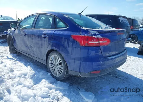 2015 Ford Focus Titanium z USA, uszkodzony, nr VIN 1FADP3J27FL323084